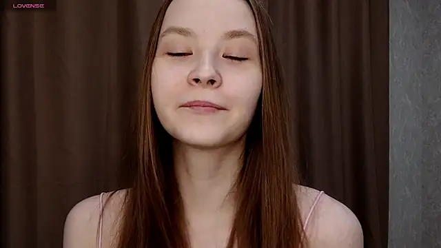 Snapshot of LeslieShay chatting on 04-28-26, 07:19 LeslieShay online show from 04-28-26, 07:19