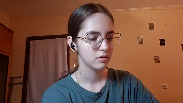 Snapshot of Katelemon chatting on 06-12-26, 09:08 Katelemon online show from 06-12-26, 09:08