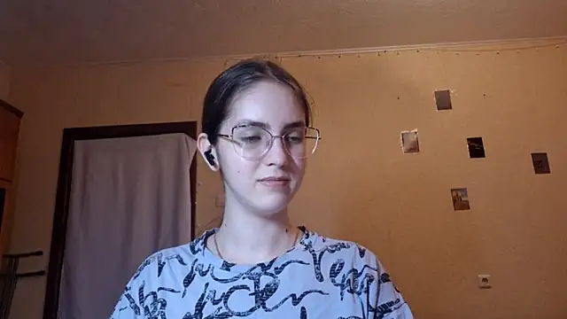 Snapshot of Katelemon chatting on 06-17-26, 03:24 Katelemon online show from 06-17-26, 03:24