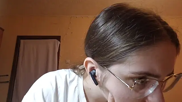 Snapshot of Katelemon chatting on 07-13-26, 01:25 Katelemon online show from 07-13-26, 01:25