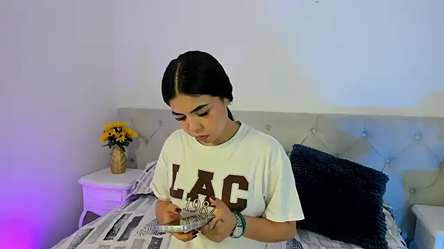 Snapshot of Ambarina_ chatting on 06-02-26, 11:45 Ambarina online show from 06-02-26, 11:45