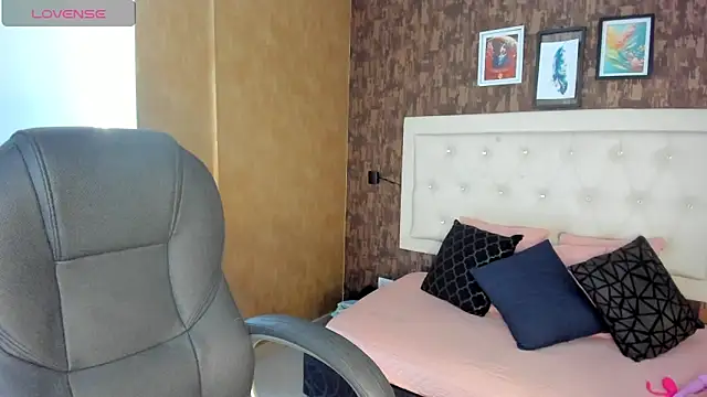 Snapshot of sasha__blaze01 chatting on 02-26-26, 01:32 sasha blaze01 online show from 02-26-26, 01:32