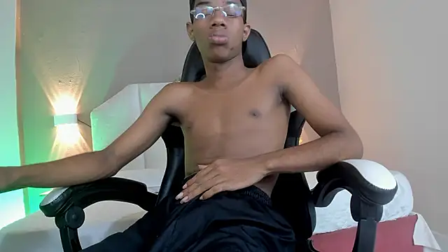 Snapshot of KaisonRouse chatting on 03-04-26, 06:47 KaisonRouse online show from 03-04-26, 06:47