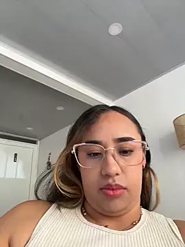 Eyssha online show from 02-26-26, 02:49