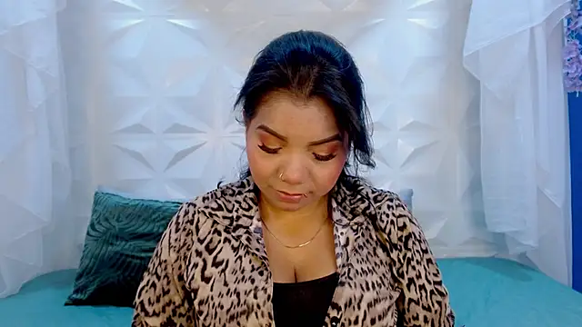 Elizabeth Suan  online show from 04-06-26, 12:06