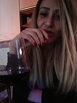 Snapshot of anajulia10 chatting on 07-16-26, 02:06 anajulia10 online show from 07-16-26, 02:06