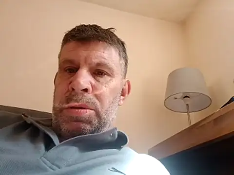 Snapshot of stud2512 chatting on 05-01-26, 01:37 stud2512 online show from 05-01-26, 01:37