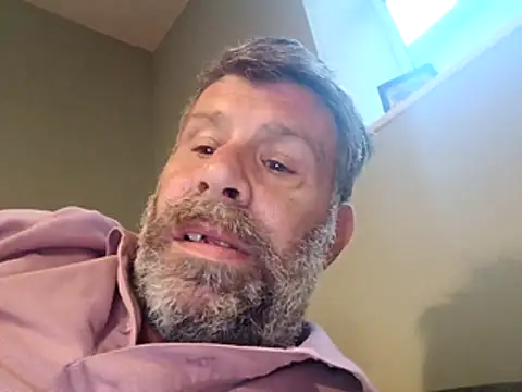 Snapshot of stud2512 chatting on 05-28-26, 07:00 stud2512 online show from 05-28-26, 07:00