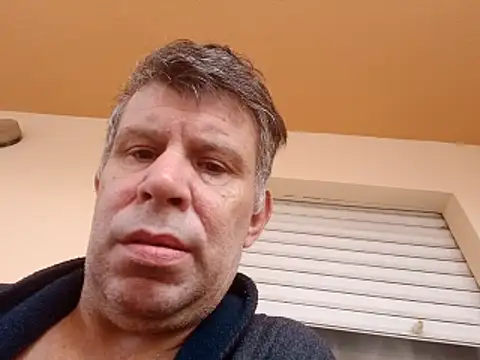 Snapshot of stud2512 chatting on 06-15-26, 06:26 stud2512 online show from 06-15-26, 06:26