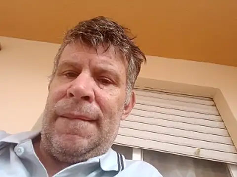 Snapshot of stud2512 chatting on 06-18-26, 06:13 stud2512 online show from 06-18-26, 06:13