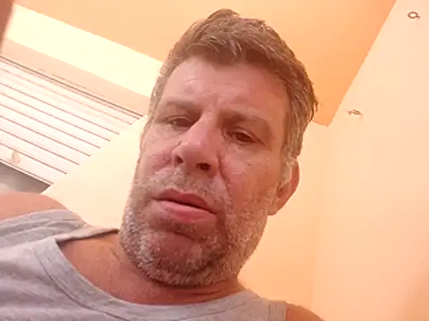 Snapshot of stud2512 chatting on 06-20-26, 12:41 stud2512 online show from 06-20-26, 12:41