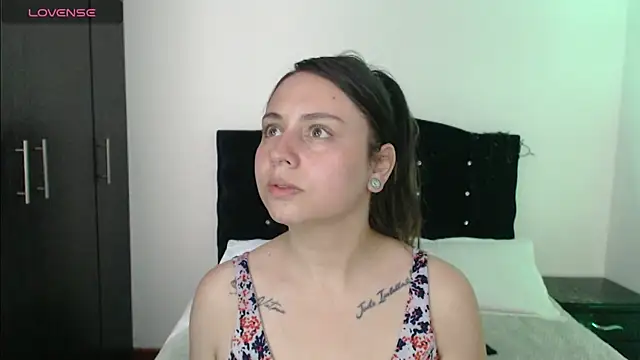 Snapshot of Ana__arms chatting on 03-03-26, 03:40 Ana arms online show from 03-03-26, 03:40