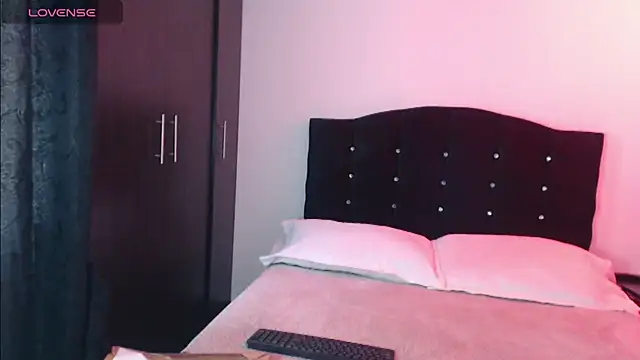 Ana  arms online show from 04-24-26, 06:43