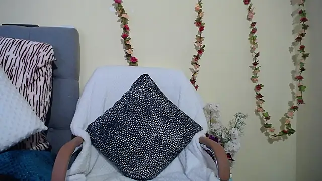 ivonnahills online show from 05-10-26, 02:33