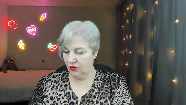 Mary-Leee online show from 03-25-26, 02:56