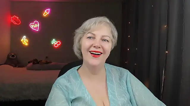 Mary-Leee online show from 04-12-26, 06:51