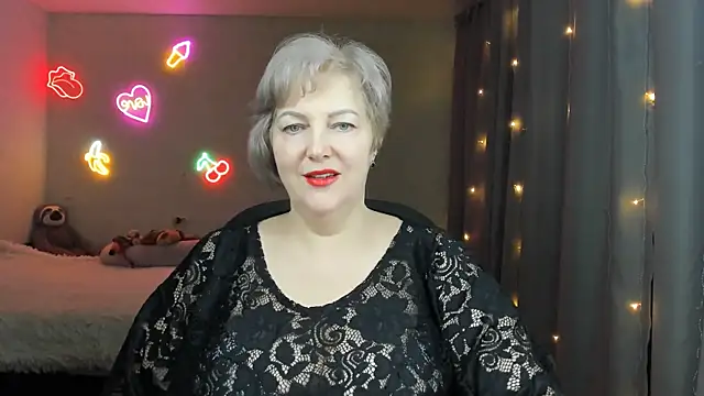 Mary-Leee online show from 04-20-26, 02:31