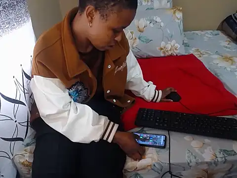 Snapshot of Serafyynx chatting on 03-03-26, 01:06 Serafyynx online show from 03-03-26, 01:06