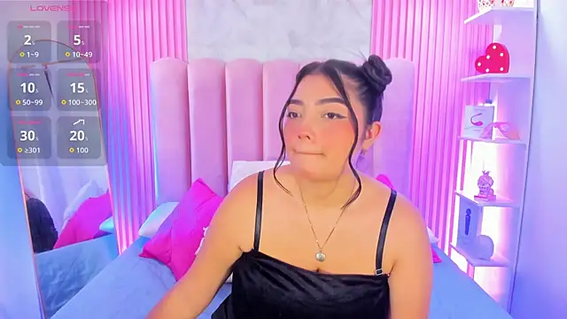 ArianaRougee online show from 06-19-26, 04:50
