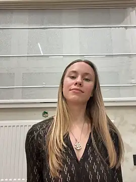 Vikkie seXyGiiiirl XoXo online show from 03-15-26, 05:41