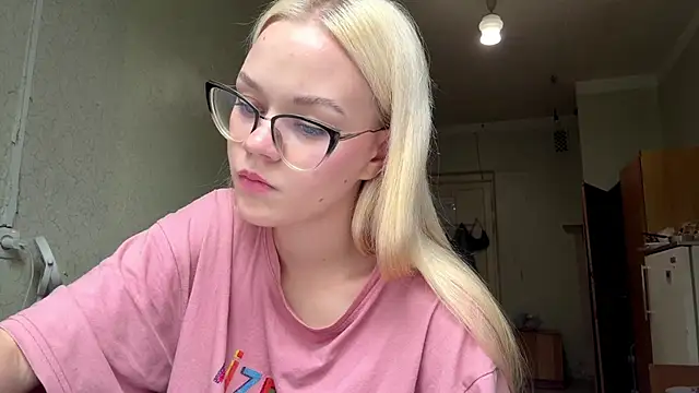 MiaCashe online show from 07-17-26, 11:06