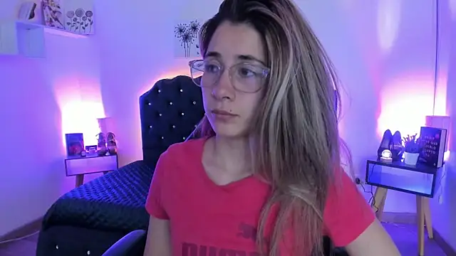 Snapshot of SaraRoadess chatting on 03-02-26, 07:43 SaraRoadess online show from 03-02-26, 07:43