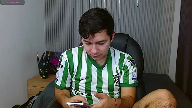 Snapshot of Julian_Smith21 chatting on 04-22-26, 04:37 Julian Smith21 online show from 04-22-26, 04:37
