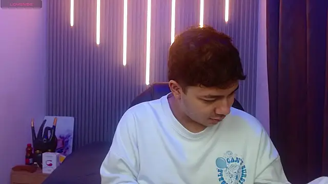 Snapshot of Julian_Smith21 chatting on 07-12-26, 03:52 Julian Smith21 online show from 07-12-26, 03:52