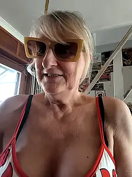 Heidiblueeyes online show from 03-09-26, 11:47