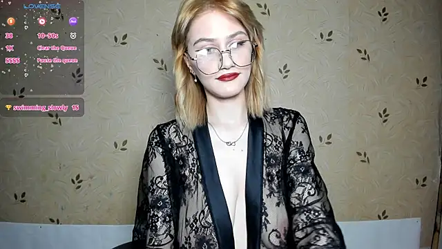 Snapshot of NicoleDaviss chatting on 06-19-26, 07:17 NicoleDaviss online show from 06-19-26, 07:17