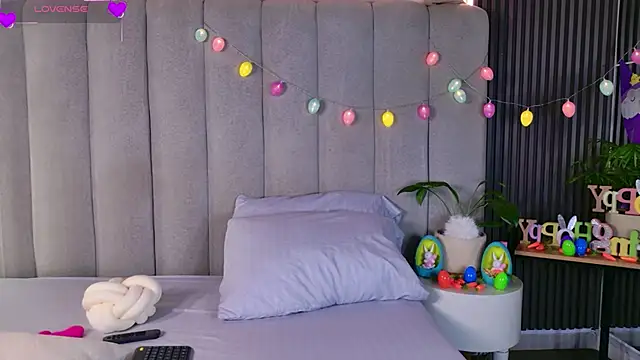 AlessiaAuren online show from 03-28-26, 04:17