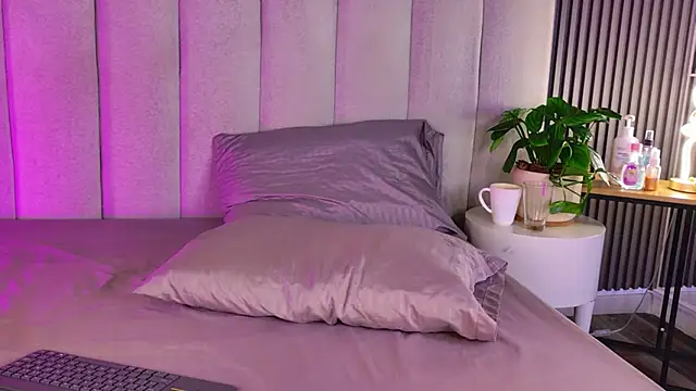 AlessiaAuren online show from 04-16-26, 09:39