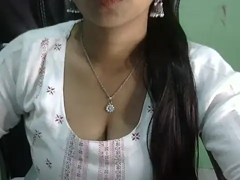 Snapshot of cute_momo_love chatting on 05-07-26, 05:57 cute momo love online show from 05-07-26, 05:57