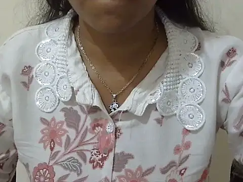 Snapshot of cute_momo_love chatting on 06-05-26, 05:36 cute momo love online show from 06-05-26, 05:36