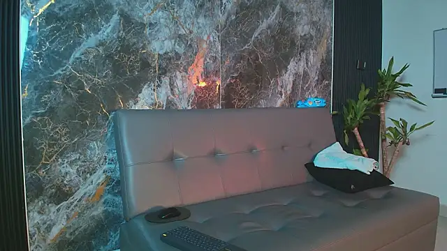 Snapshot of yvone_johnson chatting on 03-02-26, 12:23 yvone johnson online show from 03-02-26, 12:23