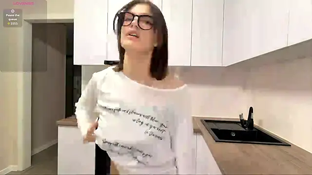 Carolini i online show from 04-13-26, 06:02