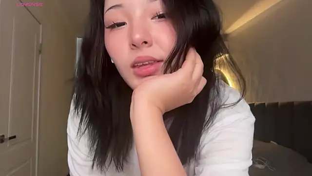 Snapshot of minnie_joy chatting on 05-14-26, 01:07 minnie joy online show from 05-14-26, 01:07