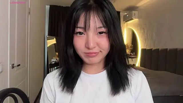 Snapshot of minnie_joy chatting on 05-23-26, 01:04 minnie joy online show from 05-23-26, 01:04