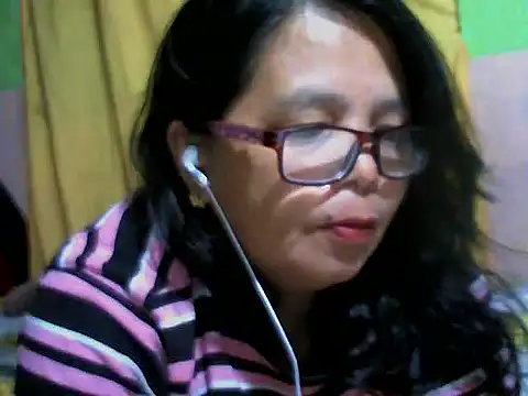 Snapshot of Flowerblossom123 chatting on 05-11-26, 04:04 Flowerblossom123 online show from 05-11-26, 04:04