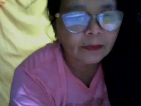 Snapshot of Flowerblossom123 chatting on 05-22-26, 04:01 Flowerblossom123 online show from 05-22-26, 04:01