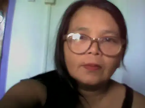 Snapshot of Flowerblossom123 chatting on 05-30-26, 04:20 Flowerblossom123 online show from 05-30-26, 04:20
