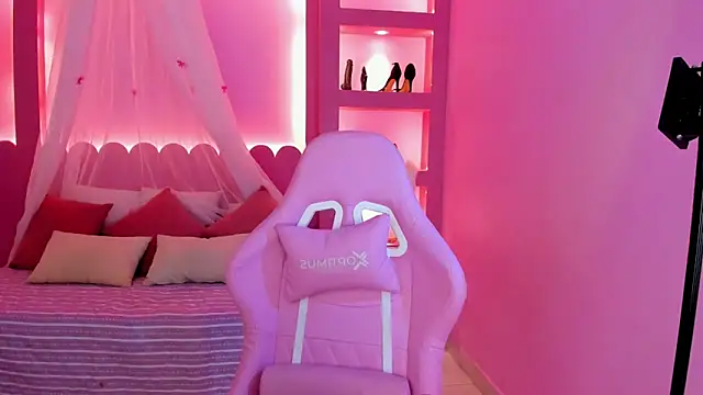 Snapshot of Holy_Lux chatting on 02-27-26, 11:10 Holy Lux online show from 02-27-26, 11:10