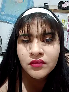 Snapshot of Orianamzn21 chatting on 05-10-26, 05:23 Orianamzn21 online show from 05-10-26, 05:23