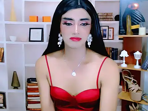 Queeny Cassandra online show from 05-13-26, 06:22