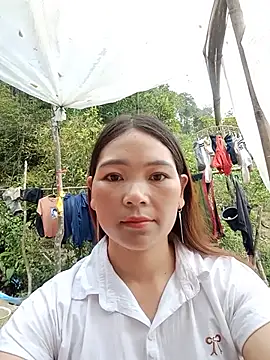 Snapshot of Salyk5 chatting on 05-17-26, 01:25 Salyk5 online show from 05-17-26, 01:25