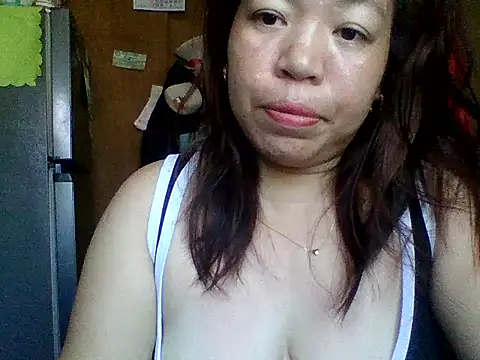 Snapshot of sweet_lhyn chatting on 06-16-26, 04:37 sweet lhyn online show from 06-16-26, 04:37