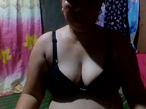 Snapshot of sweet_lhyn chatting on 06-20-26, 10:29 sweet lhyn online show from 06-20-26, 10:29