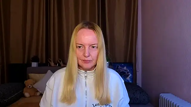 Snapshot of Bella_soulmate chatting on 06-13-26, 11:30 Bella soulmate online show from 06-13-26, 11:30
