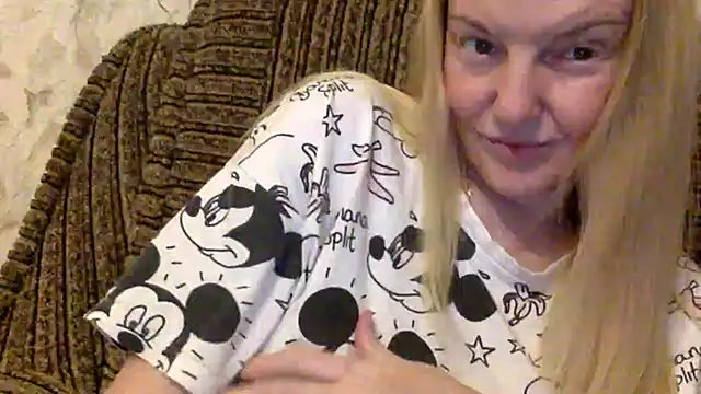Snapshot of Bella_soulmate chatting on 07-09-26, 06:45 Bella soulmate online show from 07-09-26, 06:45