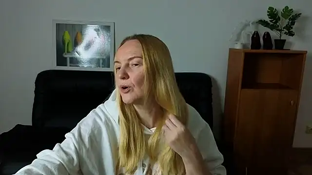 Snapshot of Bella_soulmate chatting on 07-11-26, 05:32 Bella soulmate online show from 07-11-26, 05:32